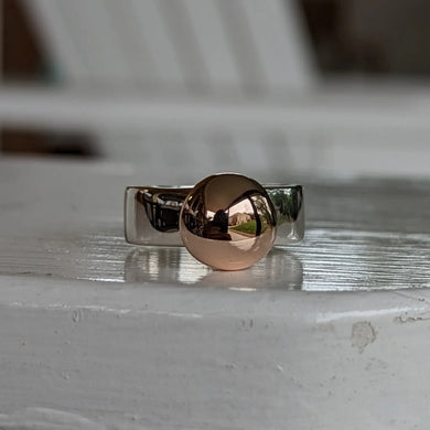 Sterling silver and 9ct rose gold blob ring 7mm band size P 1/2 (US 7 3/4)