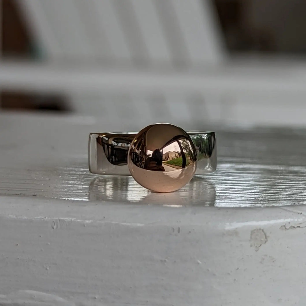 Sterling silver and 9ct rose gold blob ring 7mm band size P 1/2 (US 7 3/4)