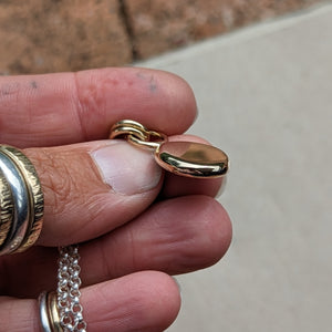 9ct yellow gold squashed blob pendant