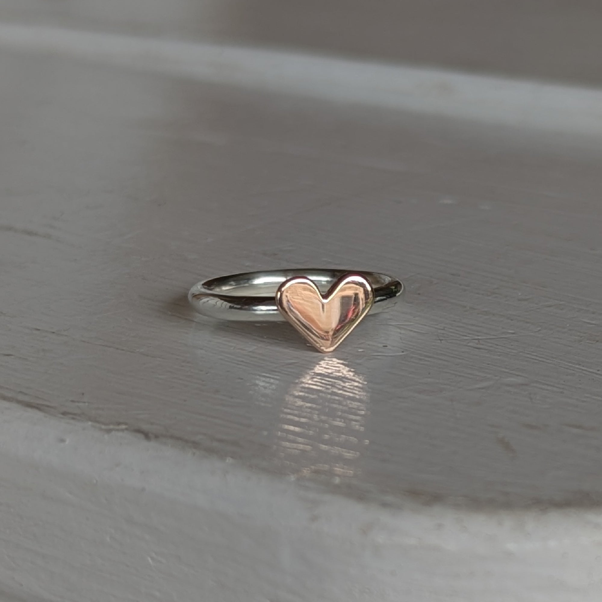 9ct rose gold heart disc top stacking ring size N 1/2 (US 3/4)