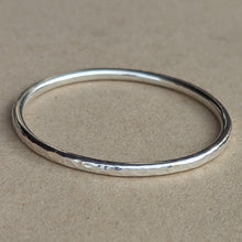Load image into Gallery viewer, 4mm round hammered sterling silver bangle