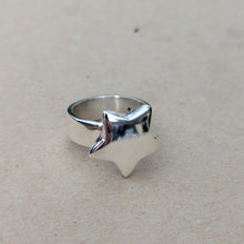 Load image into Gallery viewer, Sterling Silver star ring size R1/2 (US9)