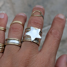 Load image into Gallery viewer, Sterling Silver star ring size R (US 8 1/2)