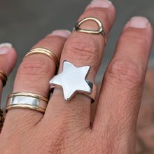 Load image into Gallery viewer, Sterling Silver star ring size R (US 8 1/2)