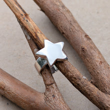 Load image into Gallery viewer, Sterling Silver star ring size R (US 8 1/2)