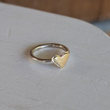 Load image into Gallery viewer, 9ct yellow gold heart top stacker with plain band size L 1/2