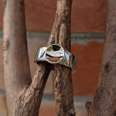 Yellow gold disc ring size Q