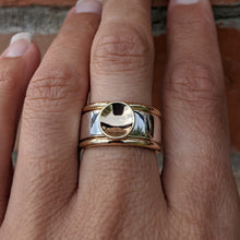 Load image into Gallery viewer, Yellow gold disc ring size Q