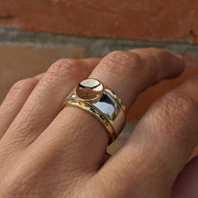 Load image into Gallery viewer, Yellow gold disc ring size Q