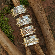 Load image into Gallery viewer, Sterling silver and yellow gold spinning ring size S1/2