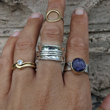 Load image into Gallery viewer, Sterling silver spinning ring size Q 1/2