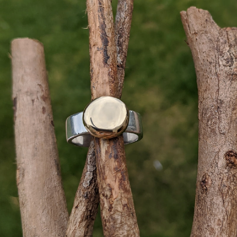 Sterling Silver and 9ct yellow gold squashed blob ring size R 1/2