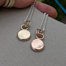 Load image into Gallery viewer, 9ct yellow gold squashed blob pendant