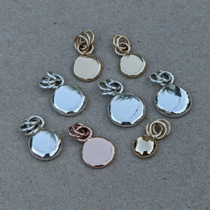 9ct yellow gold large squashed blob pendant