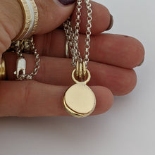 Load image into Gallery viewer, 9ct yellow gold large squashed blob pendant