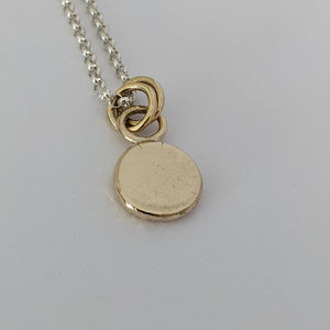 9ct yellow gold squashed blob pendant