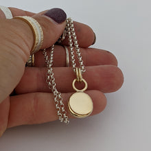 Load image into Gallery viewer, 9ct yellow gold squashed blob pendant