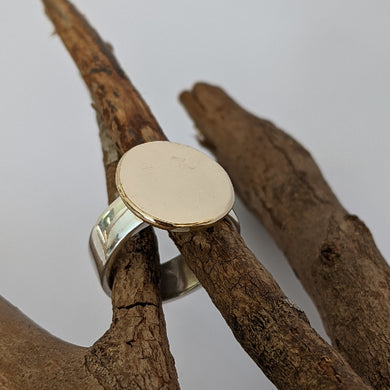 Sterling Silver and 9ct yellow gold large squashed blob ring size Q1/2