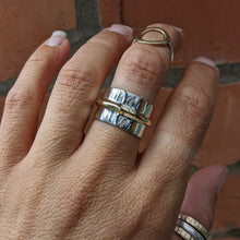 Load image into Gallery viewer, Wide silver band with gold size P