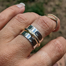 Load image into Gallery viewer, Wide silver band with gold size P