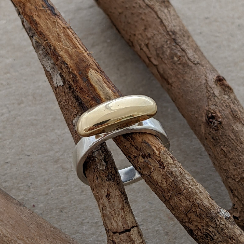 Yellow gold bar blob ring size Q