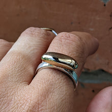 Load image into Gallery viewer, Yellow gold bar blob ring size Q
