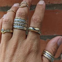 Load image into Gallery viewer, Yellow gold bar blob ring size Q