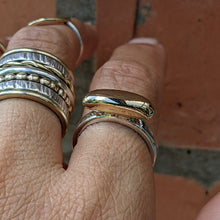 Load image into Gallery viewer, Yellow gold bar blob ring size Q