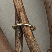 Load image into Gallery viewer, Yellow gold blob ring set size N1/2