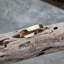Load image into Gallery viewer, 9ct 4mm wide yellow gold ring size R