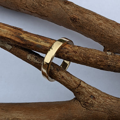 9ct 4mm wide yellow gold ring size R