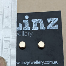 Load image into Gallery viewer, 9ct yellow gold squashed blob studs