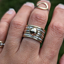 Load image into Gallery viewer, 9ct yellow gold blob stacker with sterling silver band size P