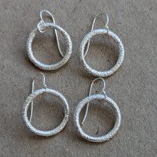 Load image into Gallery viewer, Sterling silver reticulated silver ring earrings
