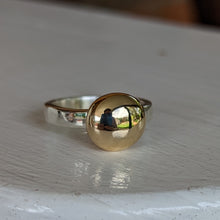 Load image into Gallery viewer, Sterling Silver and 9ct yellow gold blob ring size Q/8