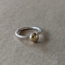 Load image into Gallery viewer, 9ct yellow gold blob stacker with sterling silver band size P