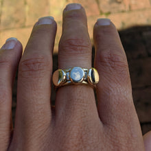 Load image into Gallery viewer, Squashed yellow gold 3 blob ring size P 1/2