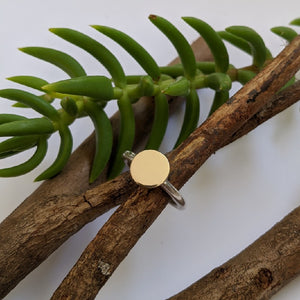 9ct yellow gold disc top stacker
