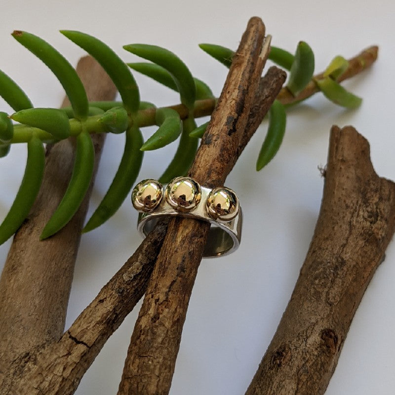 Yellow gold 3 blob ring size Q