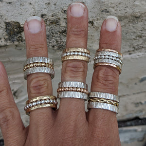 9ct yellow gold hammered stacker size P 1/2