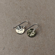 Load image into Gallery viewer, 9ct yellow gold hammered earrings