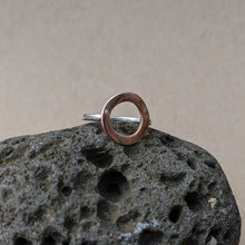 Load image into Gallery viewer, Rose gold circle top ring size O
