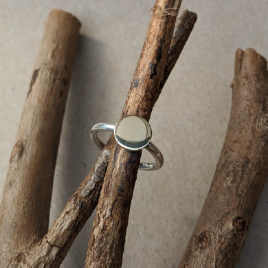 9ct yellow gold disc top stacker