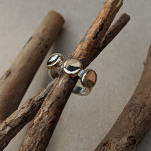 Load image into Gallery viewer, Squashed yellow gold 3 blob ring size P 1/2