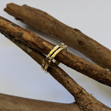 9ct yellow gold hammered stacker